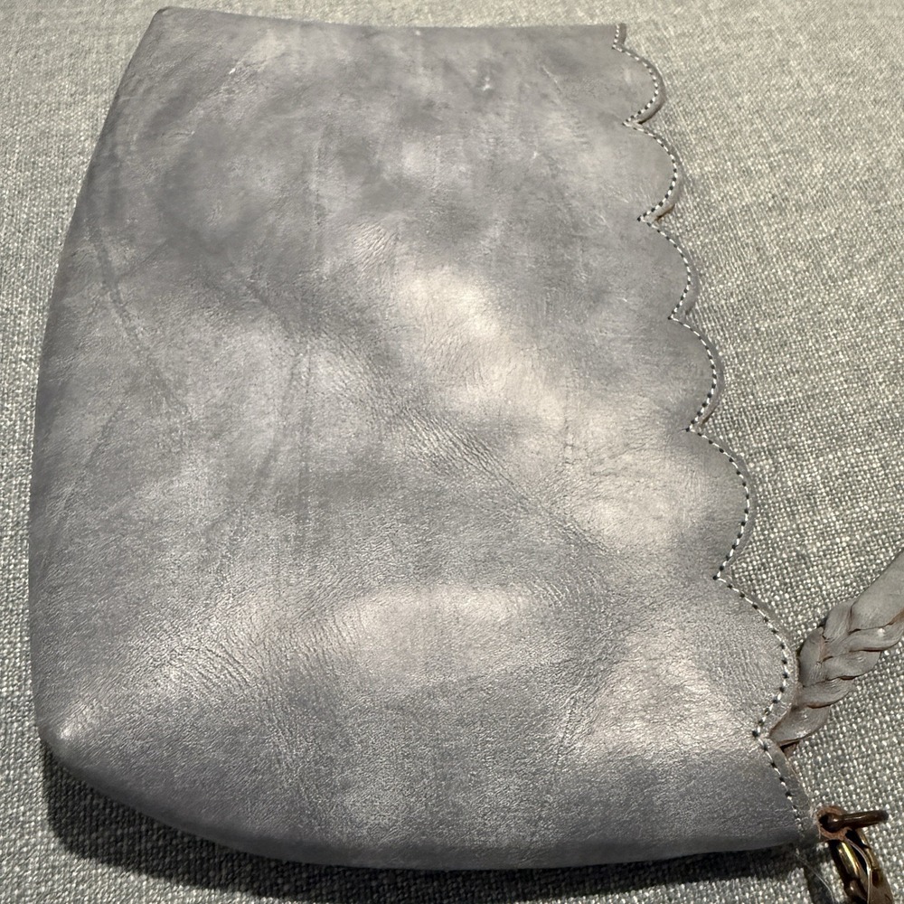 Embossed Metallic Silver Wristlet Clutch - Picture 4 of 8